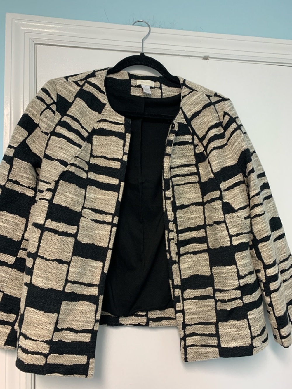 Chico's Black and Cream Geometric Open-Front Blazer collarless with hook